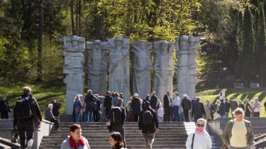В сентябре на Антакальнисском кладбище будут демонтированы cоветские скульптуры