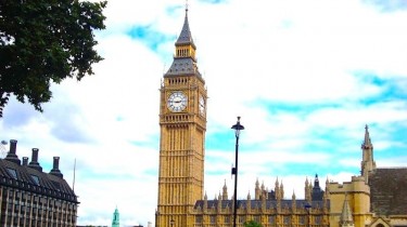 Остановились часы на башне Биг-Бен в Лондоне