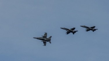 Истребители НАТО семь раз поднимались в воздух, шесть раз из них - сопроводить самолеты РФ