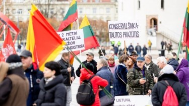 Около тысячи человек приняли участие в митинге Движения семей на Кафедральной площади