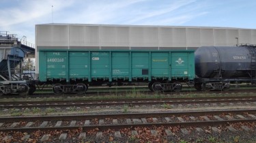 Пограничники не пропустили в Литву вагоны с российской военной символикой