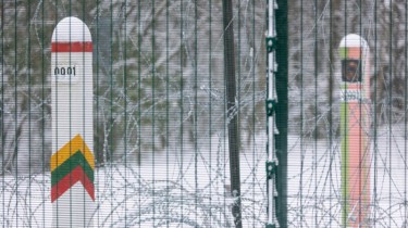 Нелегальные мигранты пытаются попасть в Литву босиком и недостаточно одетыми (дополнено)