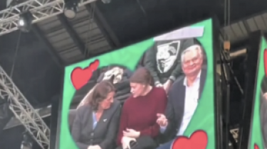 Президент Гитанас Науседа и первая леди Литвы попали на «камеру поцелуев» во время баскетбольного матча