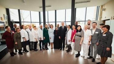 Президент Литвы с супругой поблагодарили специалистов, работающих с неизлечимыми больными