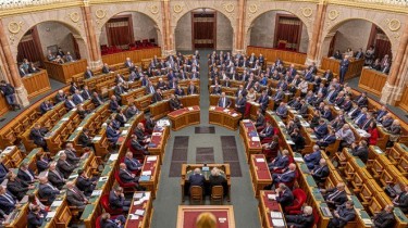 Парламент Венгрии отложил ратификацию членства Швеции в НАТО до осени