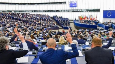 Депутаты Европарламента призвали суд в Гааге рассмотреть возможность выдачи ордера на арест Александра Лукашенко