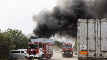 Вторые сутки пожарные продолжают тушение пожара в «Ecoservice», ближайшие улицы перекрыты