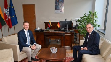 Глава МИД Литвы обсудил с новым послом Германии вопросы размещения бригады