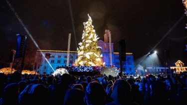 «Легкое Рождество в Каунасе» - каунасцы первыми в Литве зажгли рождественскую елку