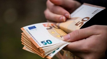 Сейм Литвы: с января в Литве увеличится до 747 евро не облагаемый налогами доход