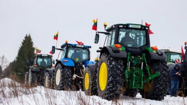 На центральном проспекте Вильнюса собираются фермеры на тракторах