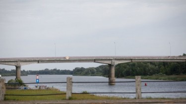 На трех затопленных участках дорог в Литве движение запрещено