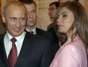 А теперь немножко «клубнички»: В.Путина сравнивают с Н.Саркози