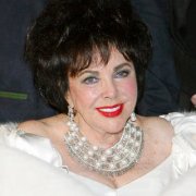 Актриса Элизабет Тейлор выписана из больницы