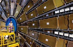 Один из восьми секторов Большого адронного коллайдера запущен