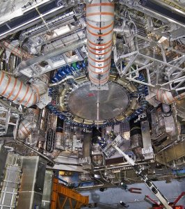 Один из восьми секторов Большого адронного коллайдера запущен