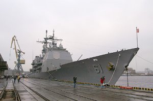 Ракетный крейсер США вошел в порт Поти