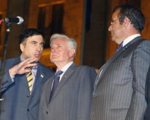 Адамкус поздравил Саакашвили с пятилетием