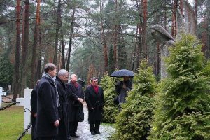 Министры иностранных дел почтили память известных дипломатов