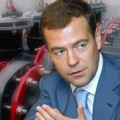 Медведев: Украина продавала потребителям газ по двойной цене 