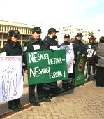 В Вильнюсе протестуют полицейские, пожарные и таможенники 