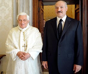 Лукашенко пригласил в Минск Папу Римского
