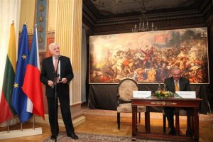 В. Адамкус: Литва и Чехия больше не позволят быть порабощенными или угнетенными