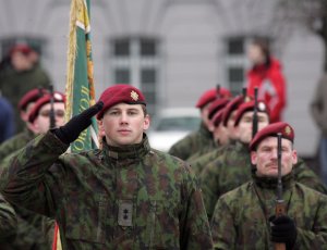 Военных Литвы - в неоплачиваемый отпуск