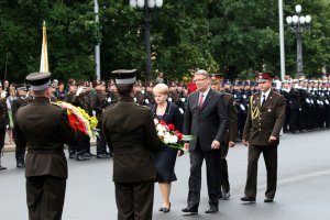 Д.Грибаускайте: согласовывать действия и решения в общении с членами ЕС