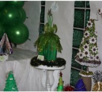 Десятки рождественских елочек - на радость детям и гостям школы "Атейтес"
