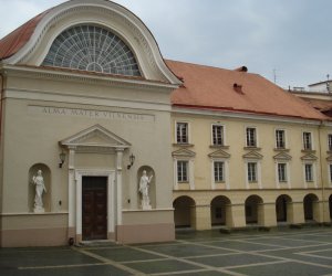 4 апреля по указу императора Александра I Вильнюсский университет переименован в Вильнюсский императорский университет