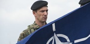 Военный комитет НАТО утвердил создание батальонных тактических групп в странах Балтии и Польше