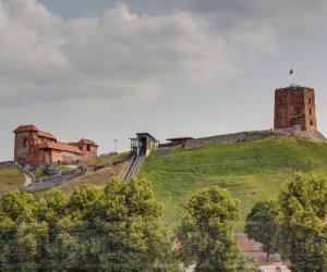 Министр призывает мэрию Вильнюса объявить чрезвычайную ситуацию в связи с продолжающимся разрушением горы Гядиминаса