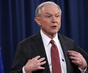 Генпрокурор США взял самоотвод в расследовании связей Трампа с Россией‍