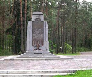 Историки: нацистская база смерти в Паняряй были втрое больше современного мемориала