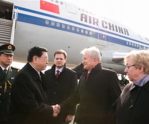 В Литве с визитом - глава китайского парламента