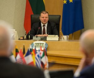 Премьер Литвы сомневается в возможностях ввести полный запрет на рекламу алкоголя