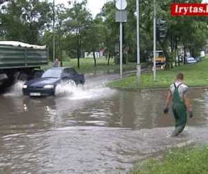 Вильнюс накрыл сильнейший за 20 лет ливень, закрыта объездная дорога, ситуация на дорогах сложная