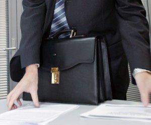Реорганизация госслужбы может стать вызовом посерьезнее реформы лесничеств...