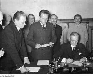 Германия передала Литве копии Пакта Молотова-Риббентропа