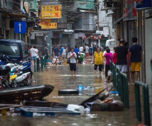 В Гонконге объявили высший уровень опасности из-за тайфуна Hato (видео)