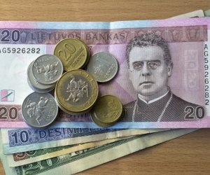 Банк Литвы: у жителей страны еще осталось около 0,5 млрд. необмененных литов
