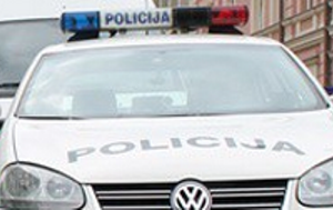 Трое мужчин, пытавшихся скрыться от полиции в Йонишкис, задержаны, четвертый - разыскивается
