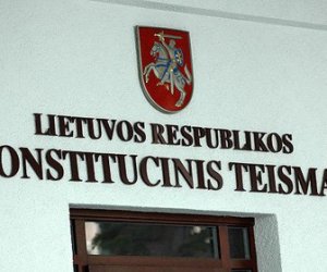 КС Литвы: "потолок" выплат по материнству не противоречит Конституции
