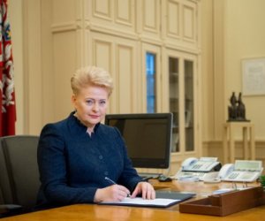Президент предлагает обязательный конкурс для работающих по договорам в госсекторе
