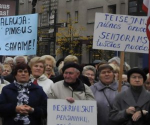 Около 150 человек собралось в Вильнюсе на митинг по поводу пенсий