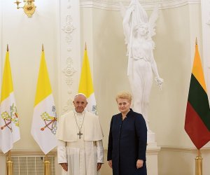 Папа Римский прибыл с визитом вежливости в Президентский дворец