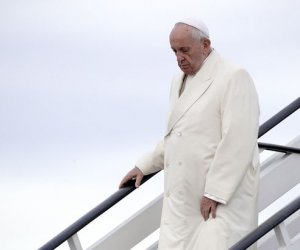 Папа Франциск прибыл в Латвию
