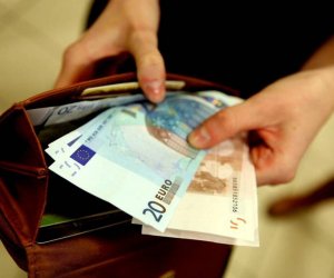Повышение зарплат ощутили 27% жителей Литвы (дополнено)