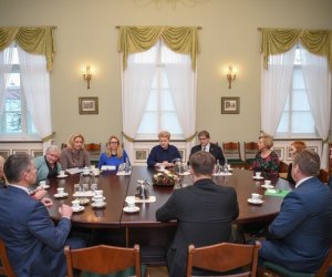 Президент обещает поправки, не позволяющие манипулировать штатной оплатой труда педагогов